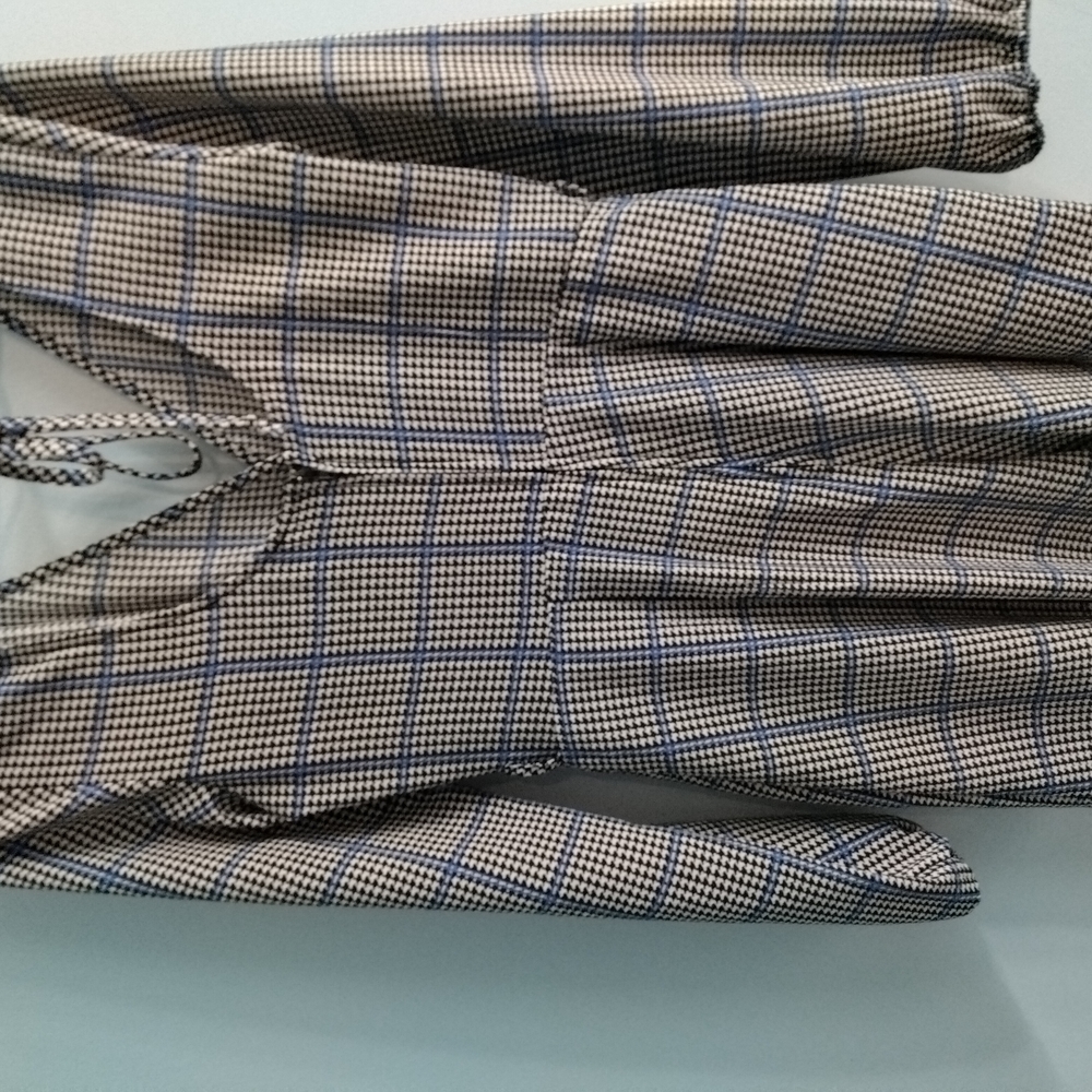 Trixxi Size Small Romper Shorts With Long Sleeves!! - Picture 3 of 3